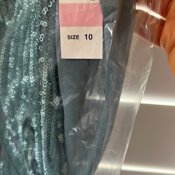 Absolutely stunning Women's All Over Sequin Cape Cocktail Dress size 8 brand new - Picture 7 of 12